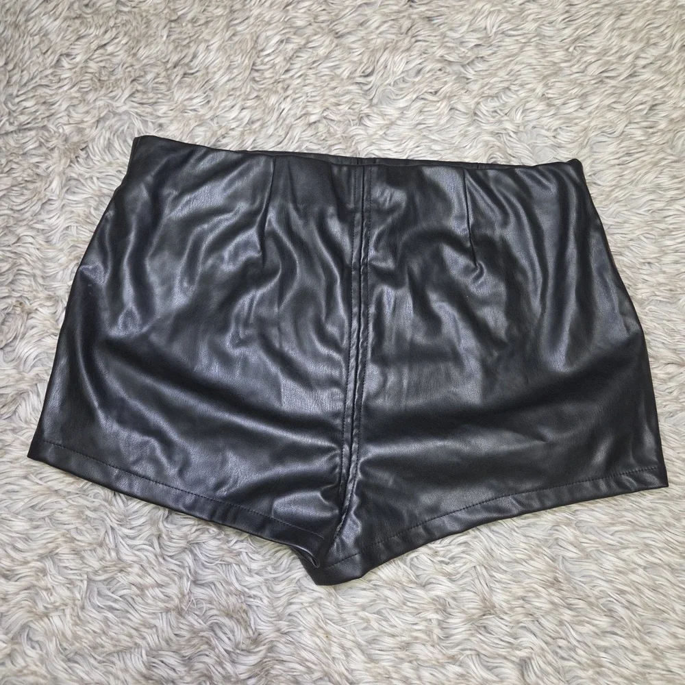 Jolie & Joy Faux Leather‎ Shorts Women's XL Black High Waist Elastic Waist Biker
